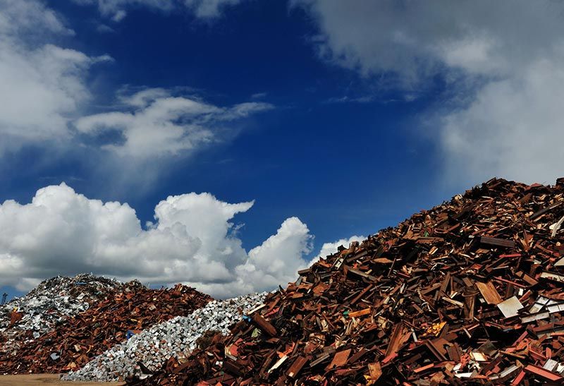 Reciclados Solúcar montones de metal reciclado
